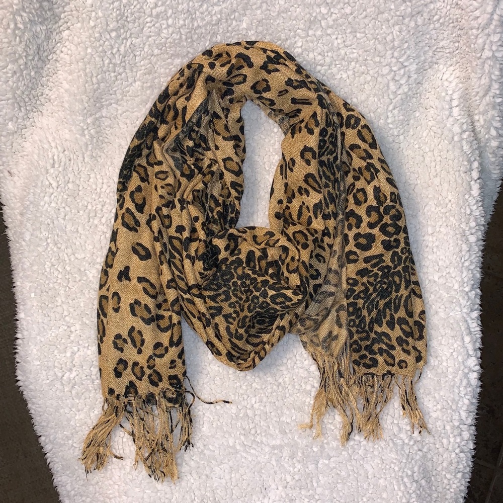 Pashmina & silk leopard scarf